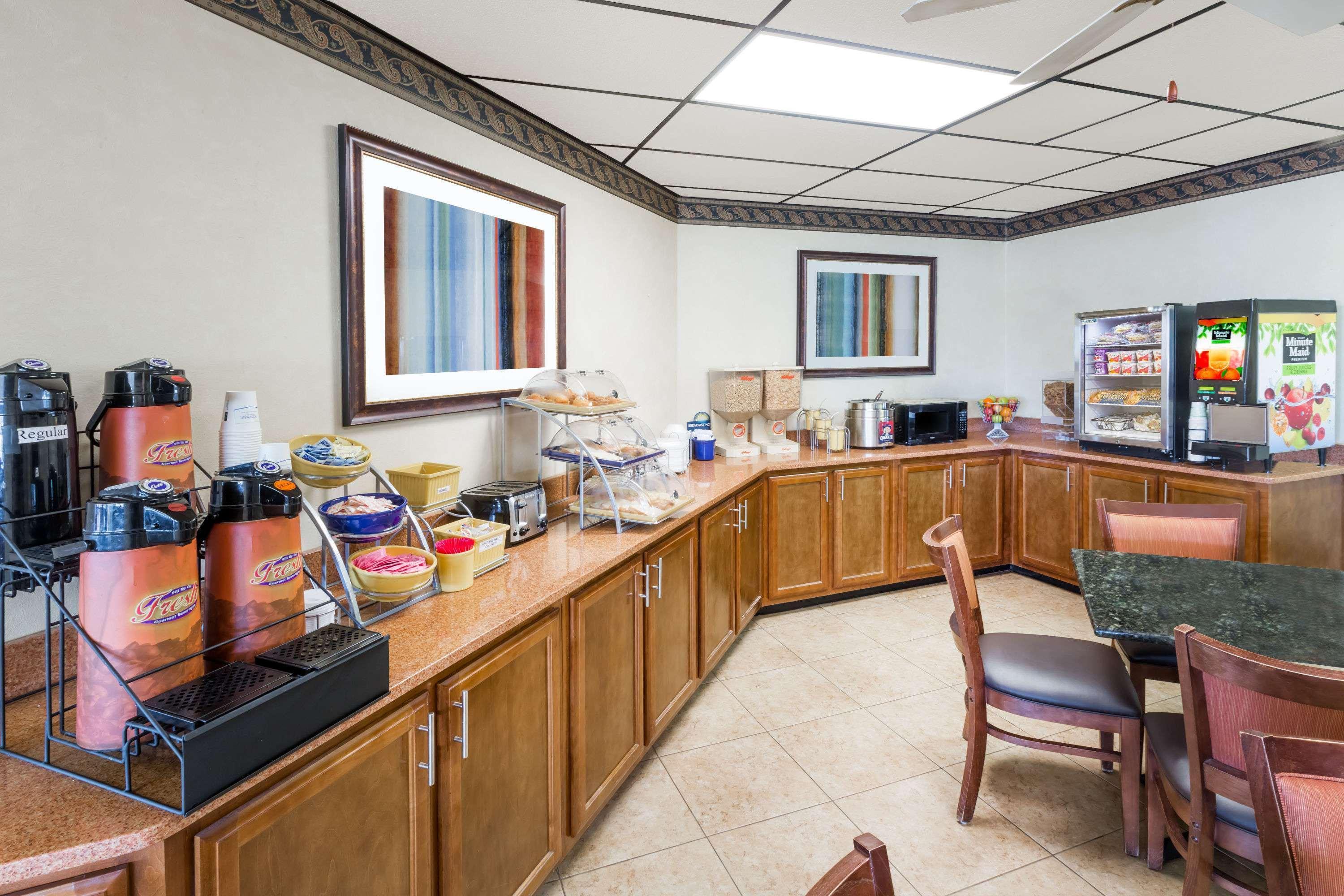 Days Inn By Wyndham Batesville Extérieur photo